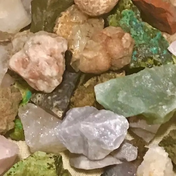 5 Pound Raw Crystal Lot / Mixed Stone Lot - Picture 4 of 4